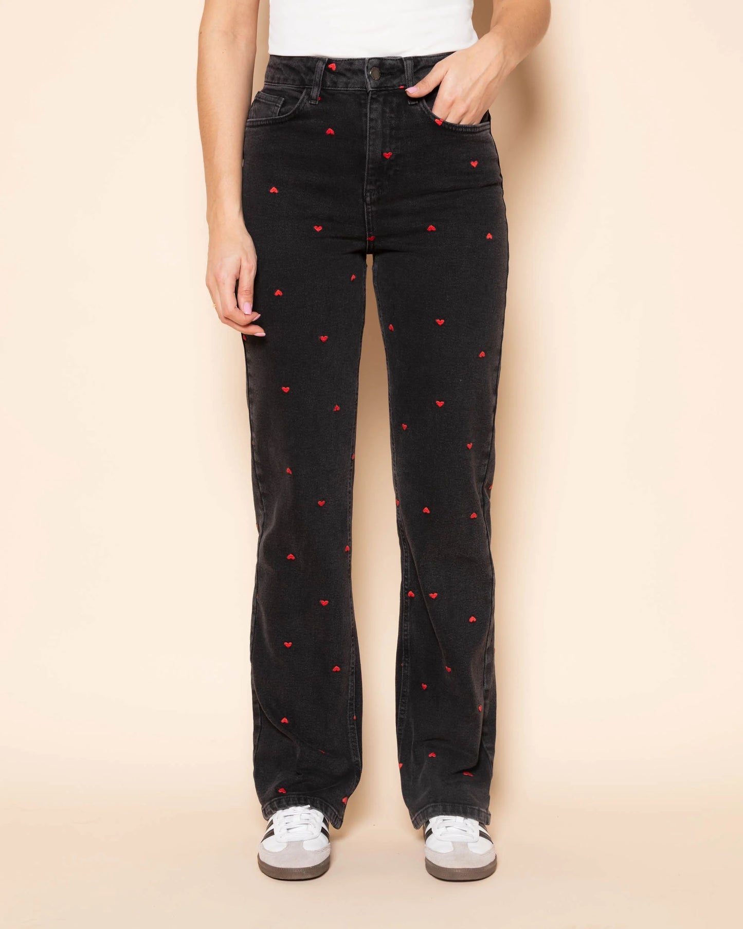 María Vaqueros bootcut con corazónes.